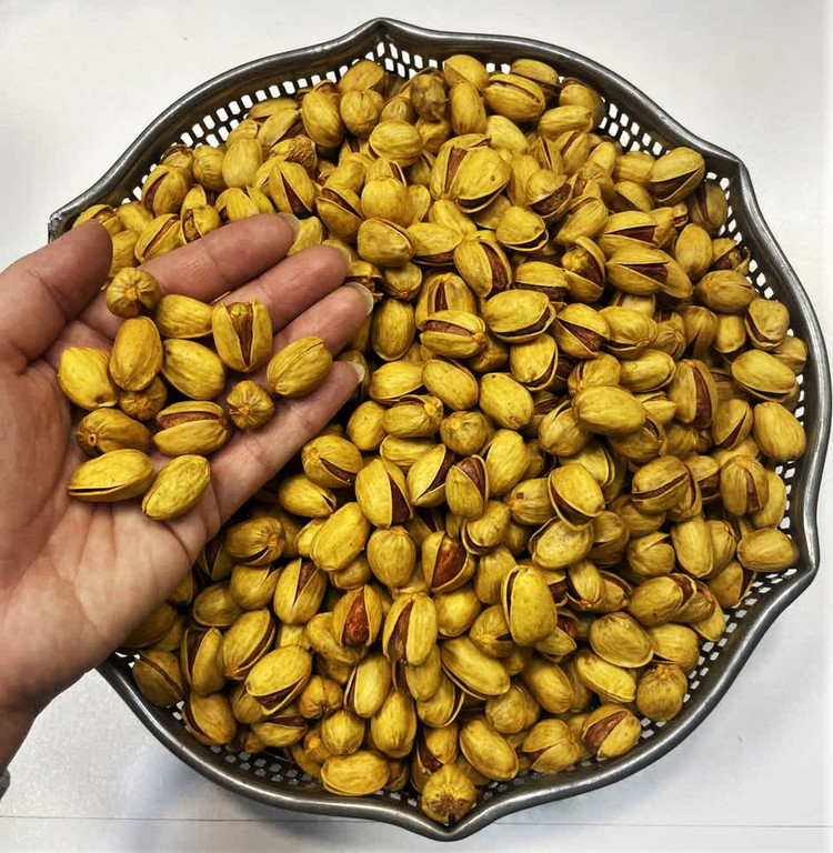 پسته کله قوچی درجه یک زعفرانی شور شده